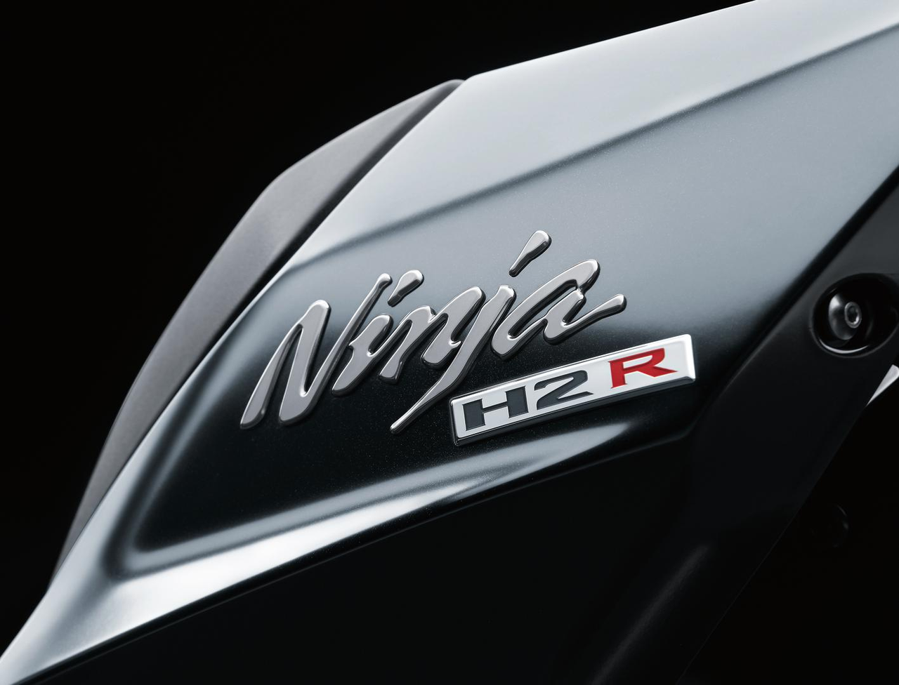 Originální stříbrný zrcadlový lak Kawasaki