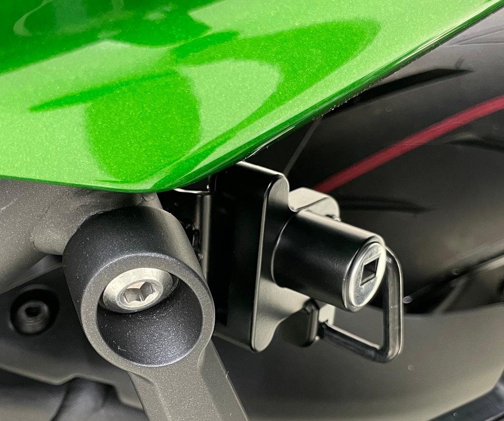 Zámek helmy One-Key System (Ninja H2 SX/SE)