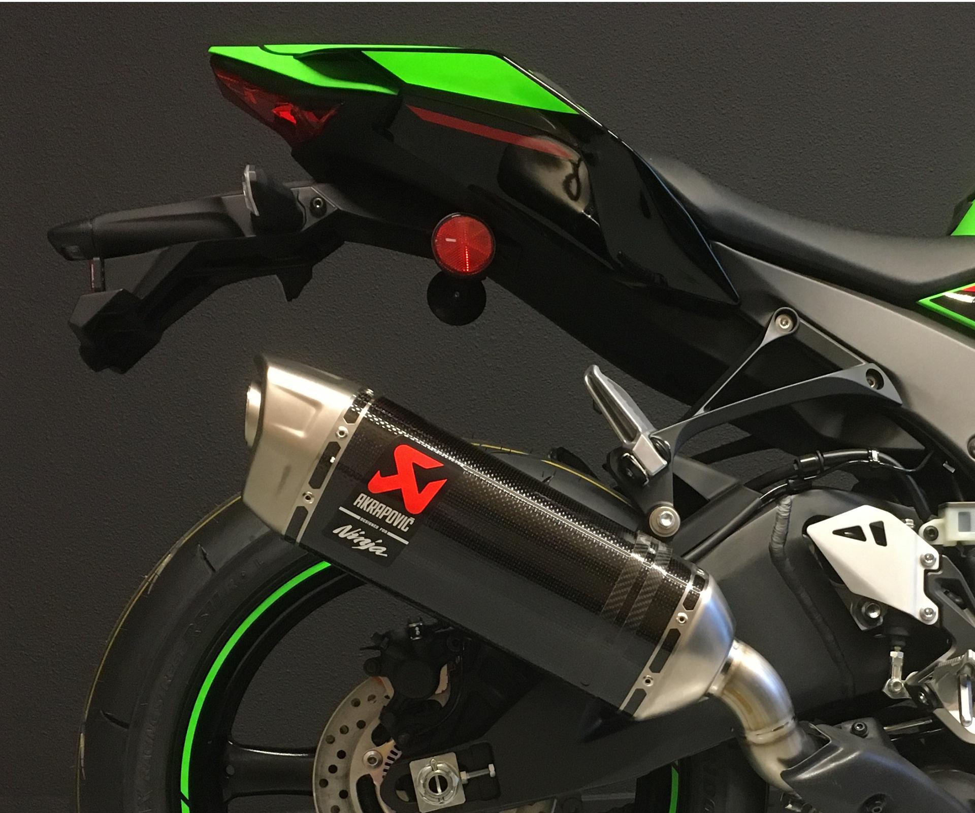 Akrapovič Carbon SBK Replica výfuk (Ninja ZX-10R/RR)