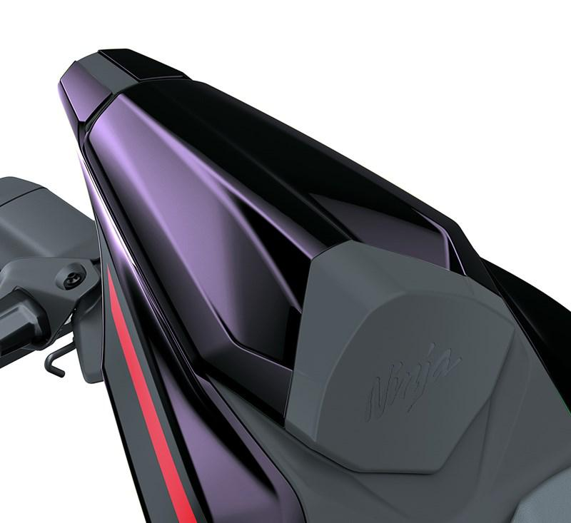 Kryt sedla spolujezdce , Metallic Spark Black (660)