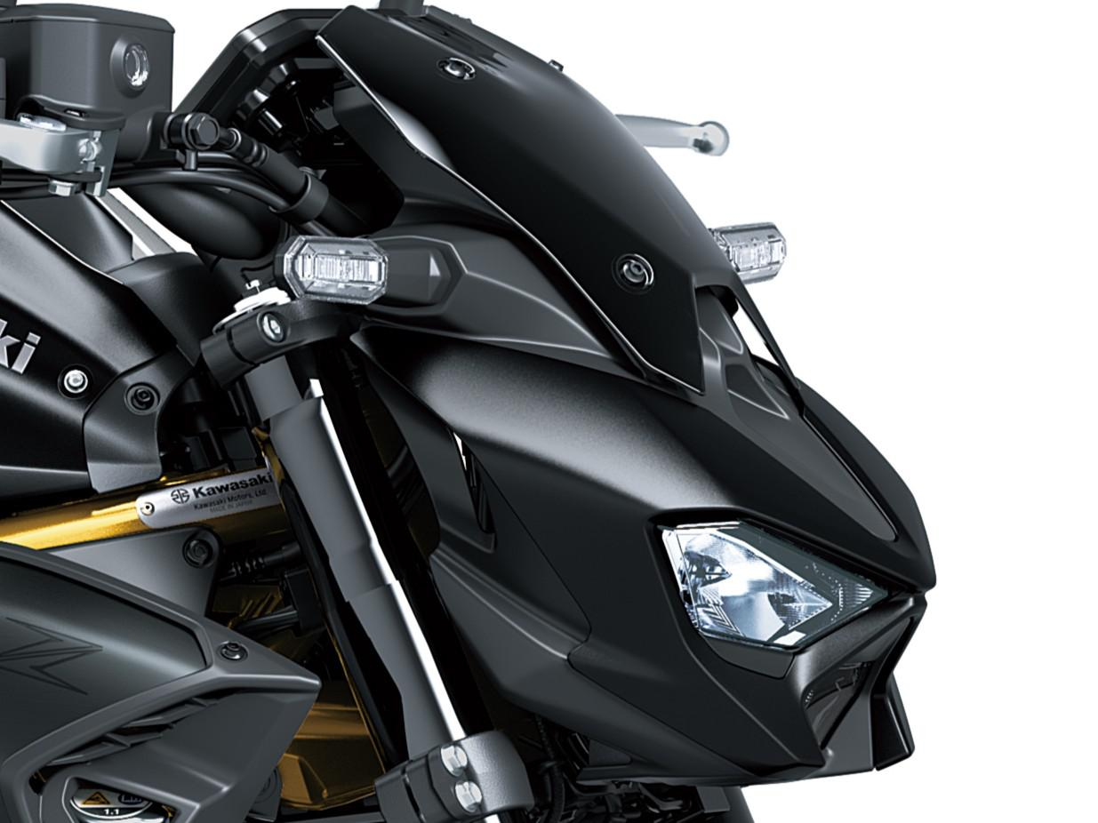 Kompaktní LED světlomety a ostrý, kompaktní přední konec