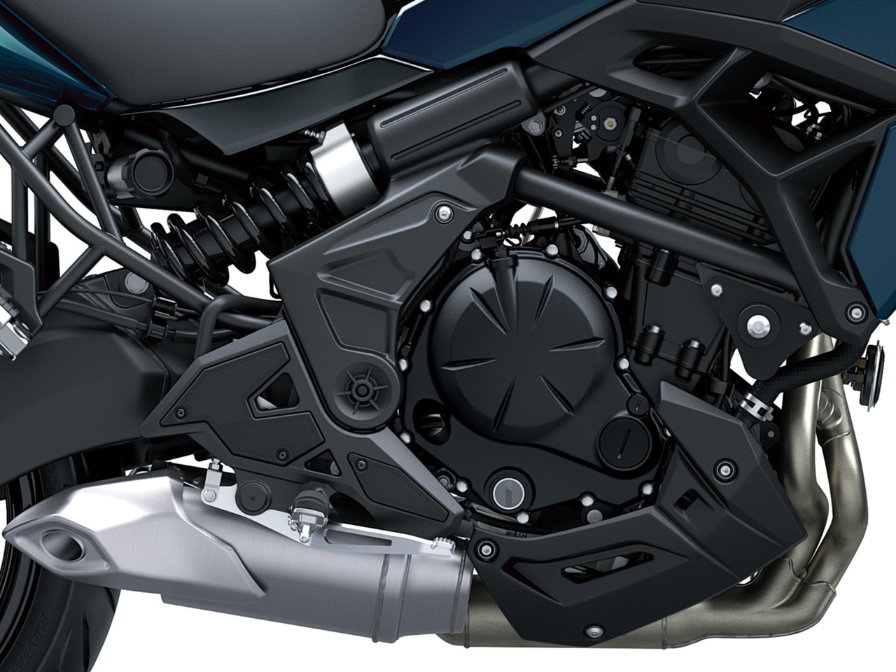 649 cm3, kapalinou chlazený, čtyřtaktní paralelní dvouválec