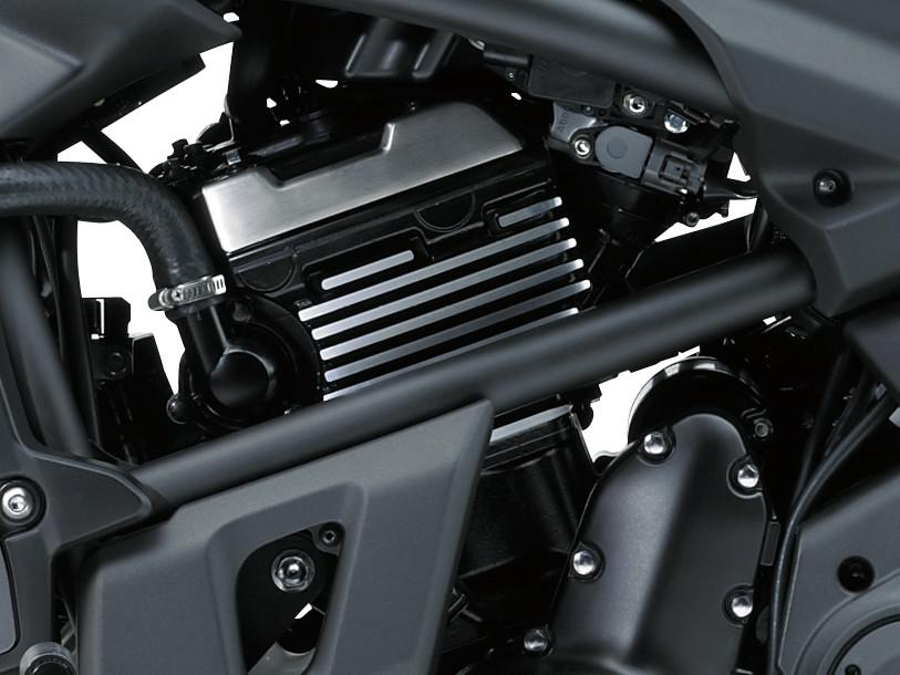 Snadno ovladatelný 649 cm3 kapalinou chlazený čtyřtaktní paralelní dvouválec