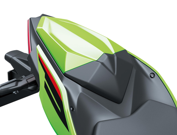 Kryt sedla spolujezdce  (Ninja 500 a Z500)