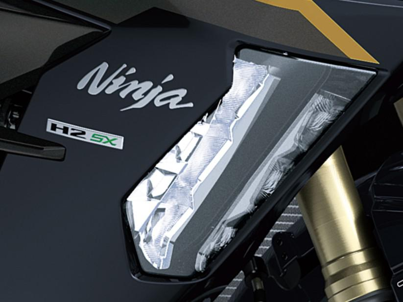 LED světla pro osvětlení zatáček
