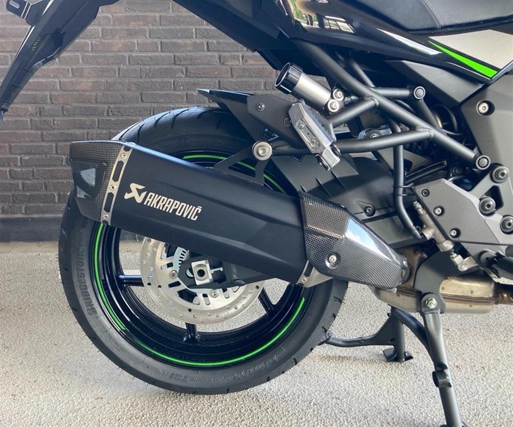 Titanový výfuk Akrapovič (Versys 1100/S/SE)